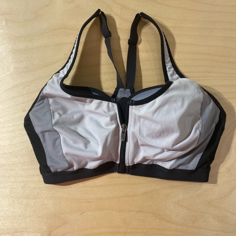 Victoria Sport Women's Black and White Sports Bra 36 C (Q)